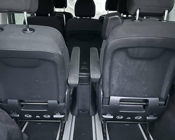 Белый Мерседес EQV, объемом двигателя 0 л и пробегом 70 тыс. км за 37900 $, фото 12 на Automoto.ua