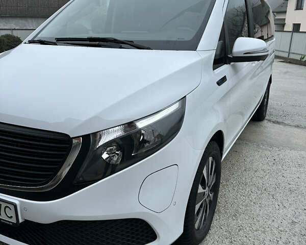 Белый Мерседес EQV, объемом двигателя 0 л и пробегом 70 тыс. км за 37900 $, фото 3 на Automoto.ua
