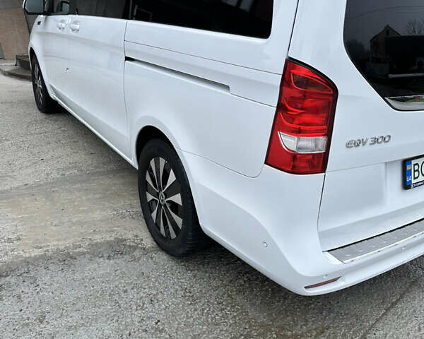 Белый Мерседес EQV, объемом двигателя 0 л и пробегом 70 тыс. км за 37900 $, фото 7 на Automoto.ua