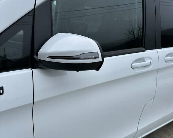 Белый Мерседес EQV, объемом двигателя 0 л и пробегом 70 тыс. км за 37900 $, фото 5 на Automoto.ua