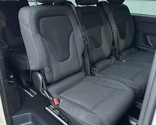 Белый Мерседес EQV, объемом двигателя 0 л и пробегом 70 тыс. км за 37900 $, фото 15 на Automoto.ua