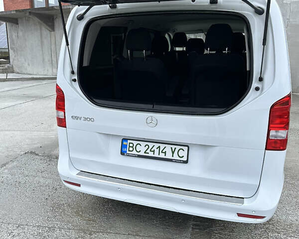 Белый Мерседес EQV, объемом двигателя 0 л и пробегом 70 тыс. км за 37900 $, фото 11 на Automoto.ua