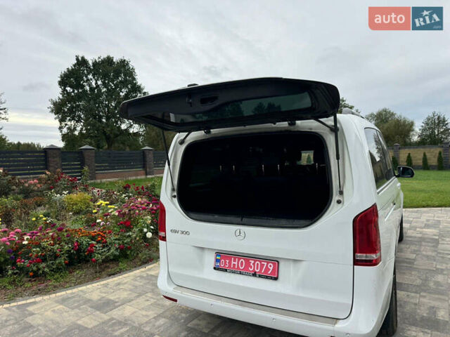 Белый Мерседес EQV, объемом двигателя 0 л и пробегом 165 тыс. км за 37900 $, фото 3 на Automoto.ua