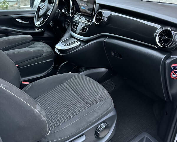 Белый Мерседес EQV, объемом двигателя 0 л и пробегом 70 тыс. км за 37900 $, фото 17 на Automoto.ua