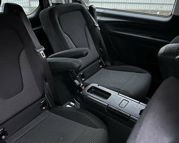 Белый Мерседес EQV, объемом двигателя 0 л и пробегом 70 тыс. км за 37900 $, фото 16 на Automoto.ua