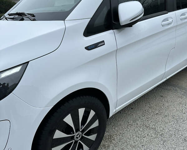 Белый Мерседес EQV, объемом двигателя 0 л и пробегом 70 тыс. км за 37900 $, фото 20 на Automoto.ua