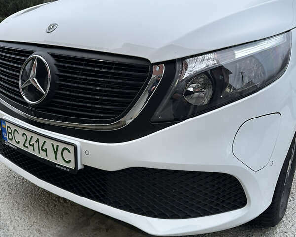 Белый Мерседес EQV, объемом двигателя 0 л и пробегом 70 тыс. км за 37900 $, фото 2 на Automoto.ua