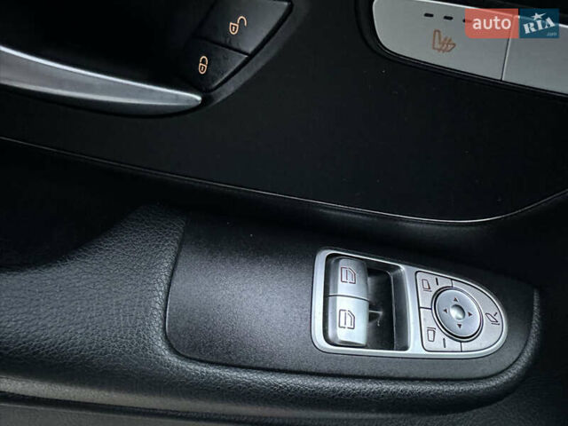 Белый Мерседес EQV, объемом двигателя 0 л и пробегом 70 тыс. км за 37900 $, фото 24 на Automoto.ua