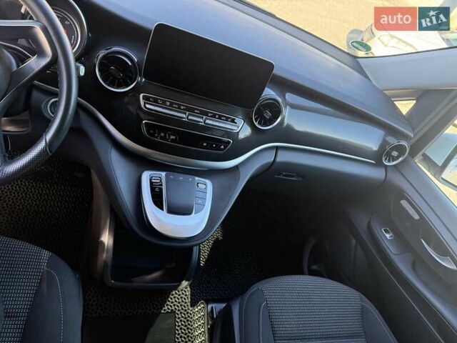 Мерседес EQV 2023 в Косове на Automoto.ua Белый Мерседес EQV, объемом двигателя 0 л и пробегом 55 тыс. км за 55000 $, фото 6 на Automoto.ua