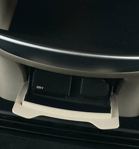 Черный Мерседес EQV, объемом двигателя 0 л и пробегом 65 тыс. км за 45500 $, фото 40 на Automoto.ua