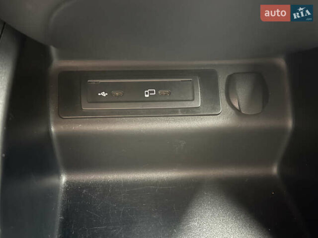 Чорний Мерседес EQV, об'ємом двигуна 0 л та пробігом 28 тис. км за 46900 $, фото 23 на Automoto.ua