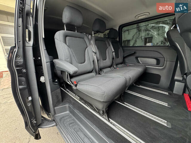 Чорний Мерседес EQV, об'ємом двигуна 0 л та пробігом 28 тис. км за 46900 $, фото 51 на Automoto.ua