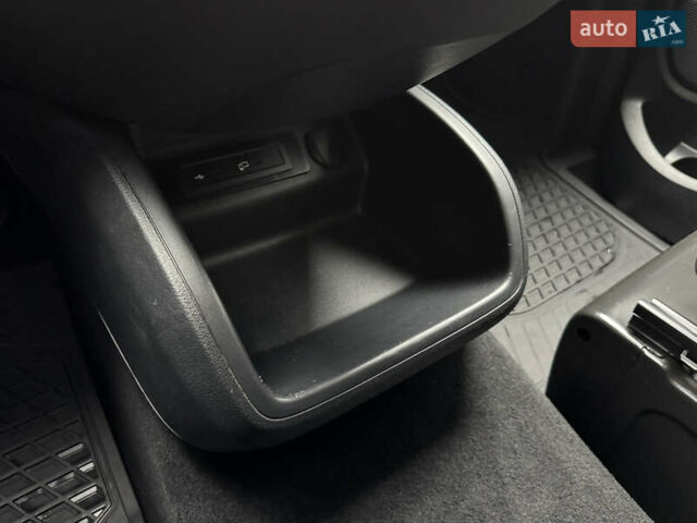 Чорний Мерседес EQV, об'ємом двигуна 0 л та пробігом 28 тис. км за 46900 $, фото 22 на Automoto.ua