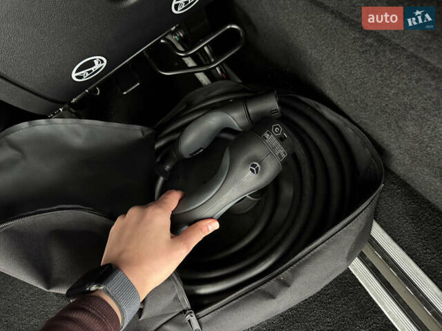 Чорний Мерседес EQV, об'ємом двигуна 0 л та пробігом 28 тис. км за 46900 $, фото 58 на Automoto.ua