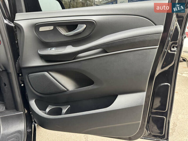 Чорний Мерседес EQV, об'ємом двигуна 0 л та пробігом 28 тис. км за 46900 $, фото 25 на Automoto.ua