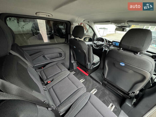 Чорний Мерседес EQV, об'ємом двигуна 0 л та пробігом 28 тис. км за 46900 $, фото 50 на Automoto.ua