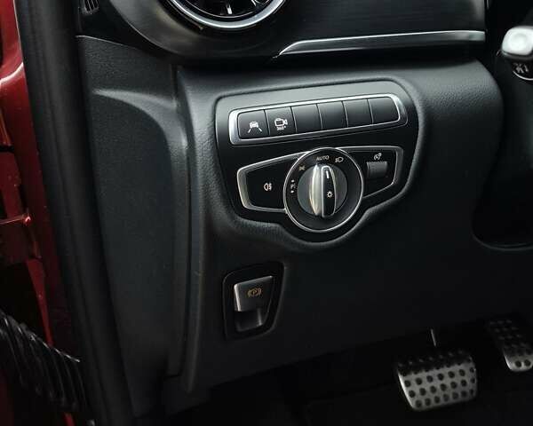 Красный Мерседес EQV, объемом двигателя 0 л и пробегом 27 тыс. км за 42999 $, фото 22 на Automoto.ua