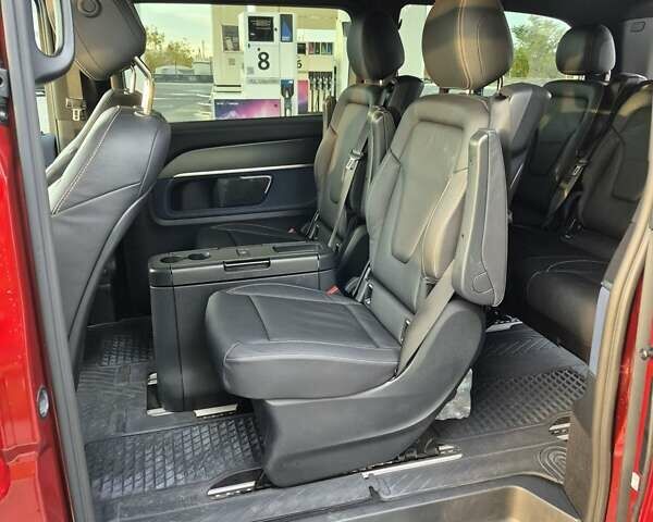 Красный Мерседес EQV, объемом двигателя 0 л и пробегом 26 тыс. км за 43000 $, фото 26 на Automoto.ua