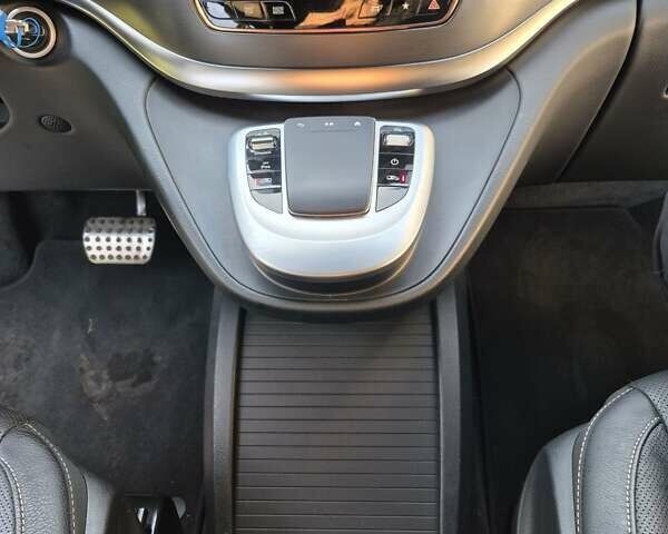 Красный Мерседес EQV, объемом двигателя 0 л и пробегом 26 тыс. км за 43000 $, фото 22 на Automoto.ua