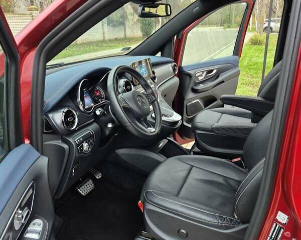 Красный Мерседес EQV, объемом двигателя 0 л и пробегом 27 тыс. км за 42999 $, фото 35 на Automoto.ua