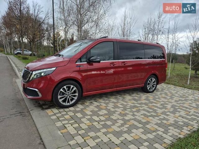 Красный Мерседес EQV, объемом двигателя 0 л и пробегом 27 тыс. км за 42999 $, фото 7 на Automoto.ua