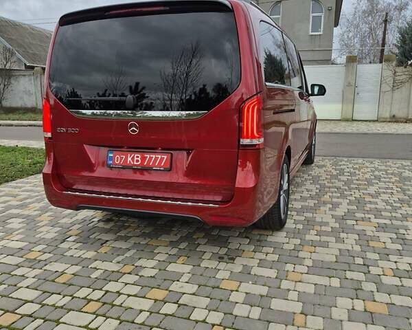 Красный Мерседес EQV, объемом двигателя 0 л и пробегом 27 тыс. км за 42999 $, фото 17 на Automoto.ua