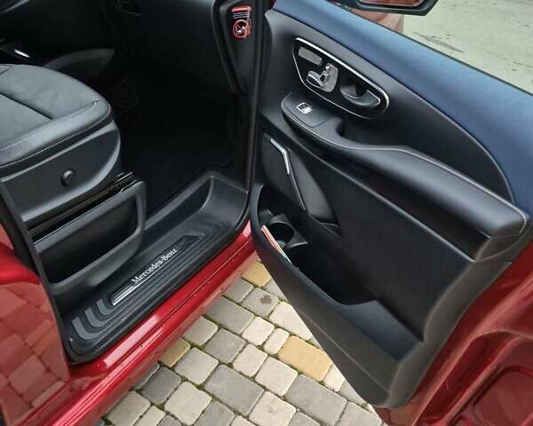 Красный Мерседес EQV, объемом двигателя 0 л и пробегом 27 тыс. км за 42999 $, фото 38 на Automoto.ua