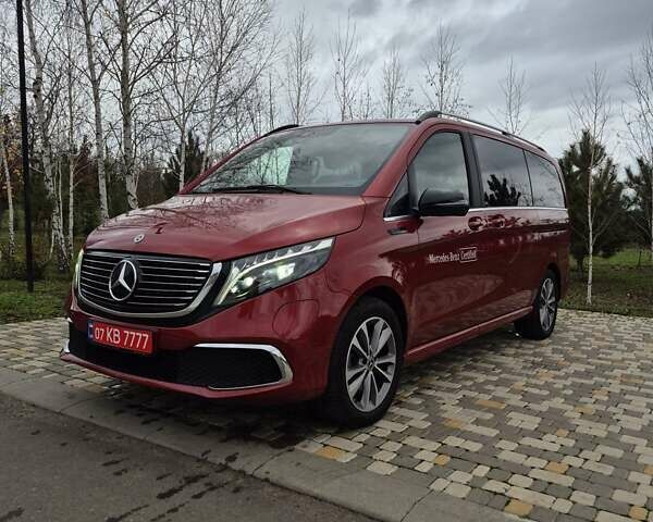 Красный Мерседес EQV, объемом двигателя 0 л и пробегом 27 тыс. км за 42999 $, фото 5 на Automoto.ua
