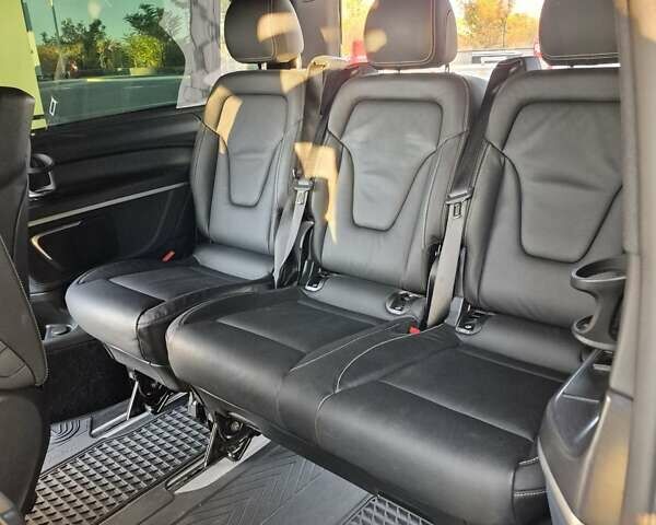 Красный Мерседес EQV, объемом двигателя 0 л и пробегом 26 тыс. км за 43000 $, фото 31 на Automoto.ua