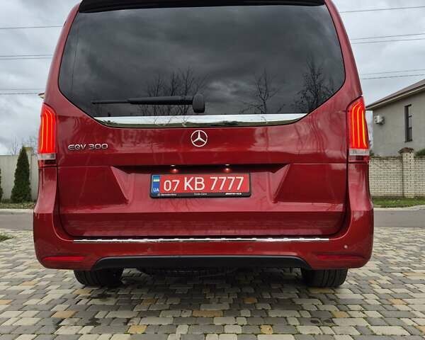 Красный Мерседес EQV, объемом двигателя 0 л и пробегом 27 тыс. км за 42999 $, фото 18 на Automoto.ua