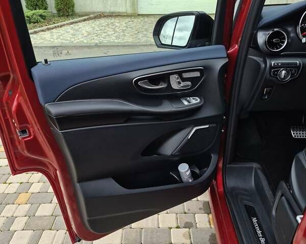 Красный Мерседес EQV, объемом двигателя 0 л и пробегом 27 тыс. км за 42999 $, фото 26 на Automoto.ua