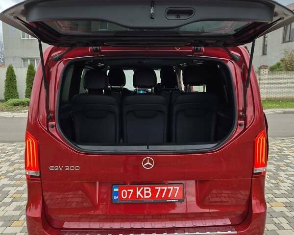 Красный Мерседес EQV, объемом двигателя 0 л и пробегом 27 тыс. км за 42999 $, фото 19 на Automoto.ua