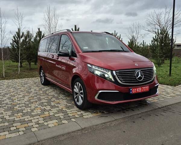 Красный Мерседес EQV, объемом двигателя 0 л и пробегом 27 тыс. км за 42999 $, фото 1 на Automoto.ua