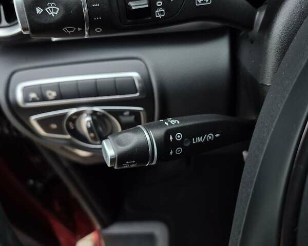 Красный Мерседес EQV, объемом двигателя 0 л и пробегом 27 тыс. км за 42999 $, фото 25 на Automoto.ua