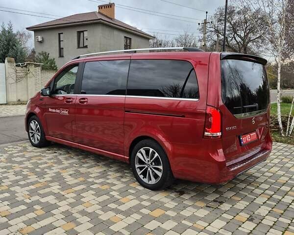 Красный Мерседес EQV, объемом двигателя 0 л и пробегом 27 тыс. км за 42999 $, фото 12 на Automoto.ua