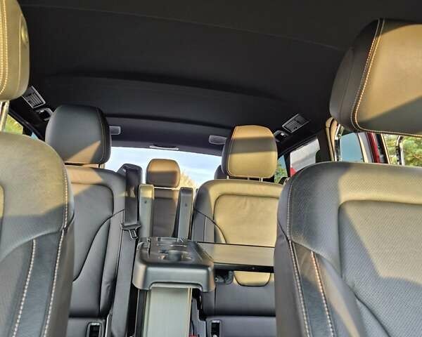 Красный Мерседес EQV, объемом двигателя 0 л и пробегом 26 тыс. км за 43000 $, фото 29 на Automoto.ua