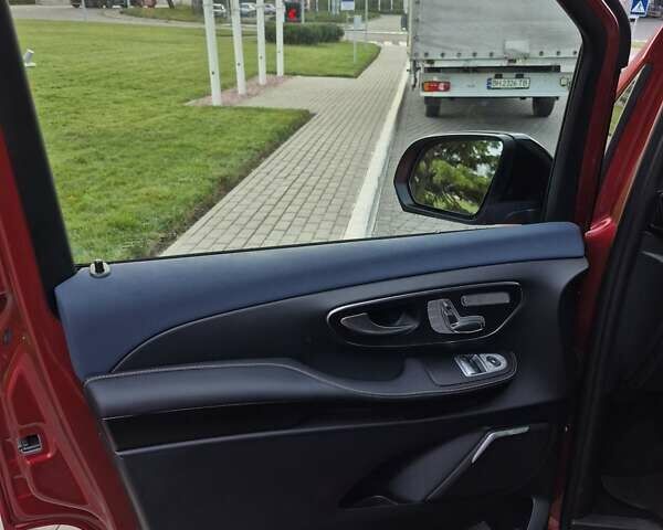 Красный Мерседес EQV, объемом двигателя 0 л и пробегом 26 тыс. км за 43000 $, фото 14 на Automoto.ua