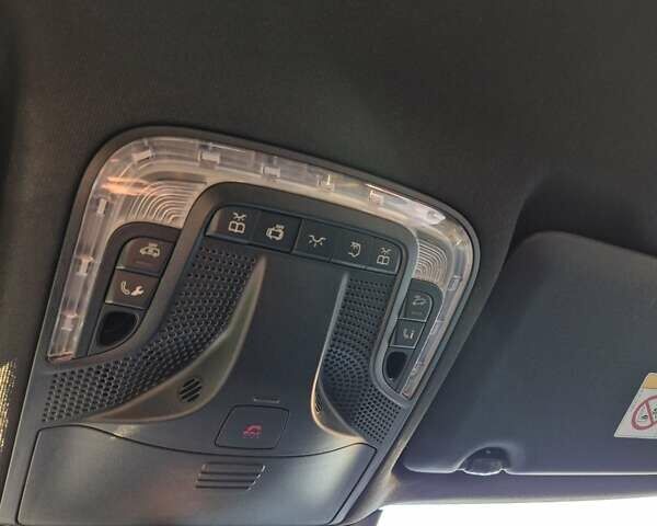 Красный Мерседес EQV, объемом двигателя 0 л и пробегом 26 тыс. км за 43000 $, фото 23 на Automoto.ua