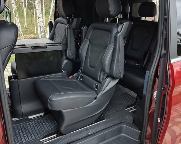 Красный Мерседес EQV, объемом двигателя 0 л и пробегом 27 тыс. км за 42999 $, фото 32 на Automoto.ua