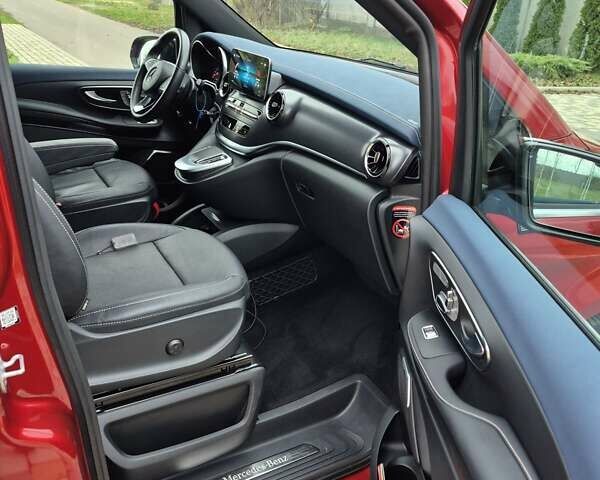 Красный Мерседес EQV, объемом двигателя 0 л и пробегом 27 тыс. км за 42999 $, фото 42 на Automoto.ua