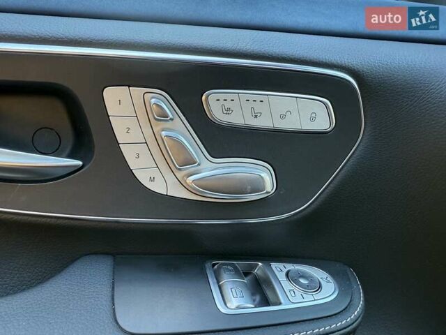 Красный Мерседес EQV, объемом двигателя 0 л и пробегом 3 тыс. км за 69382 $, фото 12 на Automoto.ua