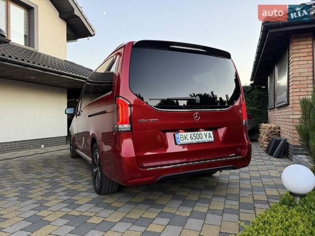 Красный Мерседес EQV, объемом двигателя 0 л и пробегом 3 тыс. км за 69382 $, фото 37 на Automoto.ua