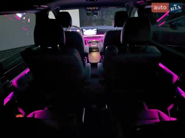 Красный Мерседес EQV, объемом двигателя 0 л и пробегом 3 тыс. км за 69382 $, фото 58 на Automoto.ua