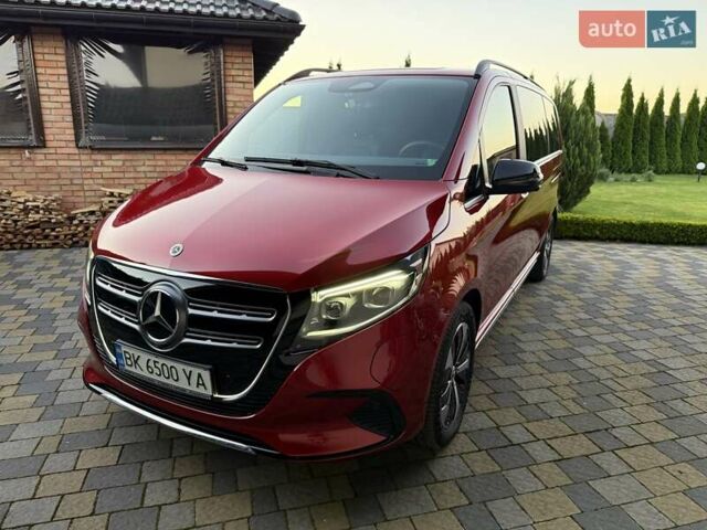 Красный Мерседес EQV, объемом двигателя 0 л и пробегом 3 тыс. км за 69382 $, фото 42 на Automoto.ua