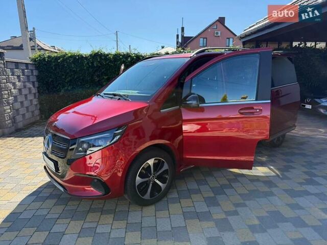 Красный Мерседес EQV, объемом двигателя 0 л и пробегом 3 тыс. км за 69382 $, фото 4 на Automoto.ua