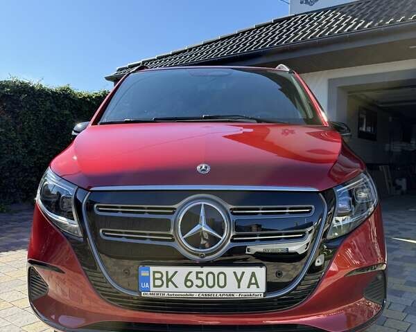 Красный Мерседес EQV, объемом двигателя 0 л и пробегом 3 тыс. км за 69735 $, фото 23 на Automoto.ua