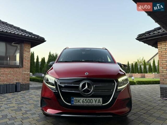 Красный Мерседес EQV, объемом двигателя 0 л и пробегом 3 тыс. км за 69735 $, фото 43 на Automoto.ua