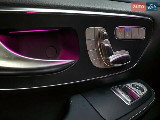 Красный Мерседес EQV, объемом двигателя 0 л и пробегом 3 тыс. км за 70938 $, фото 45 на Automoto.ua