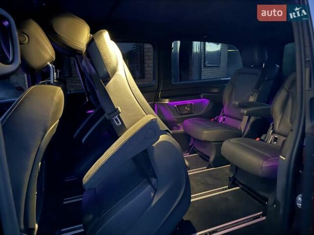 Красный Мерседес EQV, объемом двигателя 0 л и пробегом 3 тыс. км за 69382 $, фото 60 на Automoto.ua