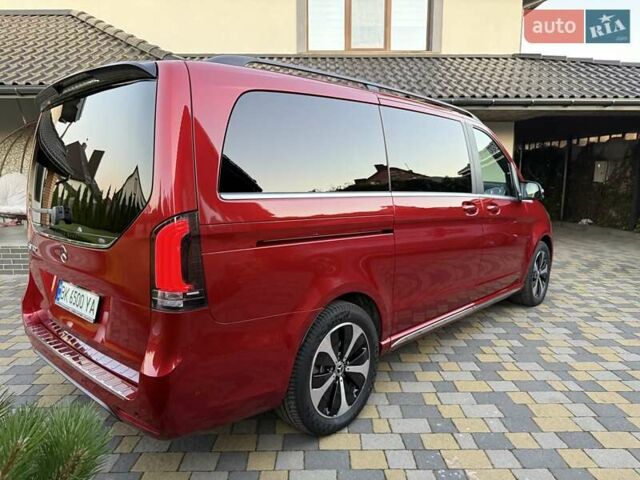 Красный Мерседес EQV, объемом двигателя 0 л и пробегом 3 тыс. км за 70938 $, фото 39 на Automoto.ua